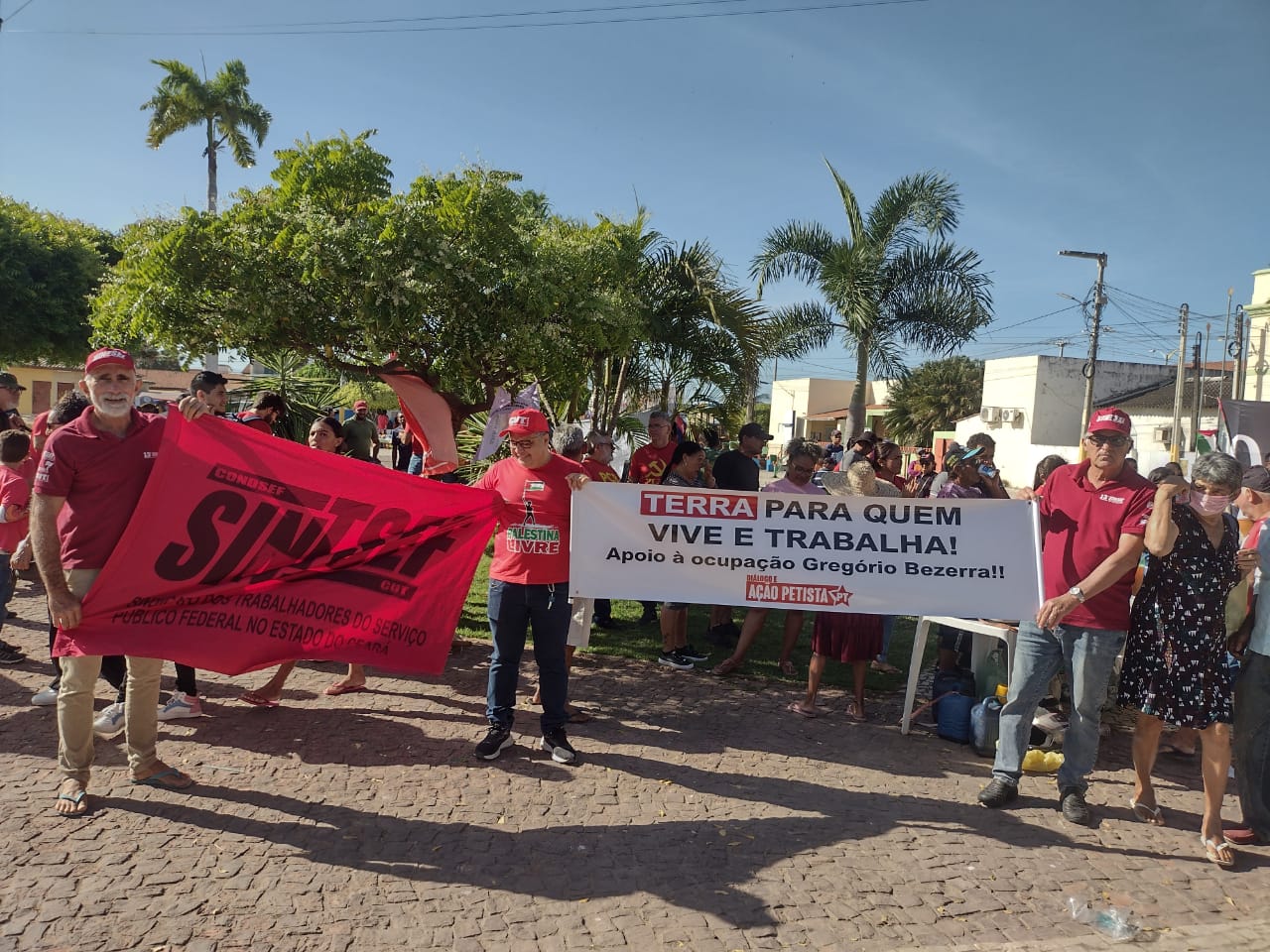 Na luta, em defesa da terra para quem nela trabalha